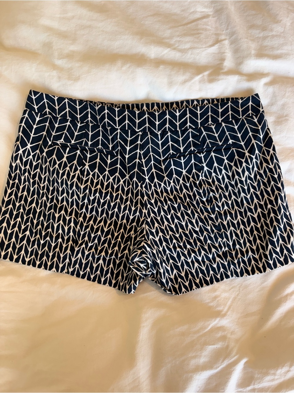 GAP Mid Rise Mini Shorts Size 10 - Picture 4 of 4
